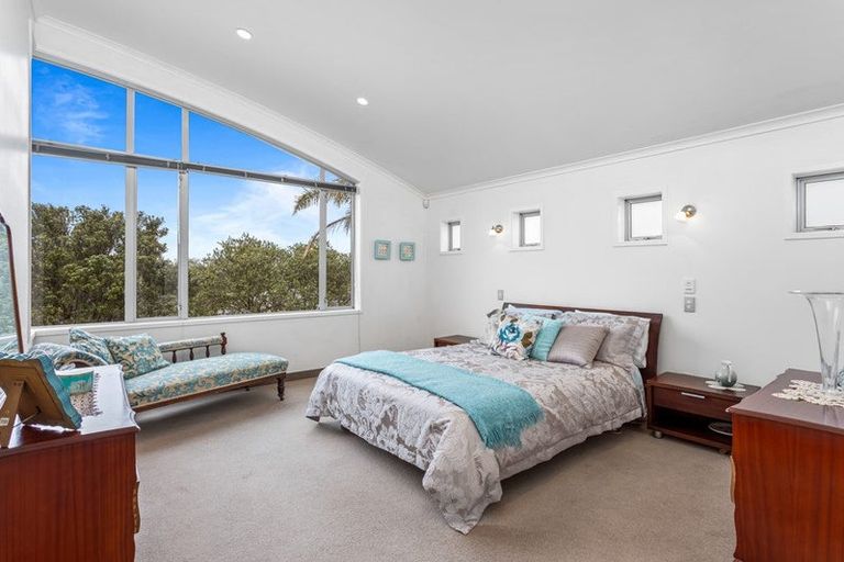 Photo of property in 88 Grovenor Drive, Orewa, 0931