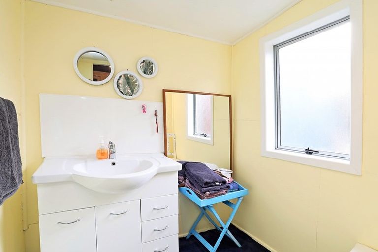 Photo of property in 16 Walker Street, Riverton/aparima, Riverton, 9822