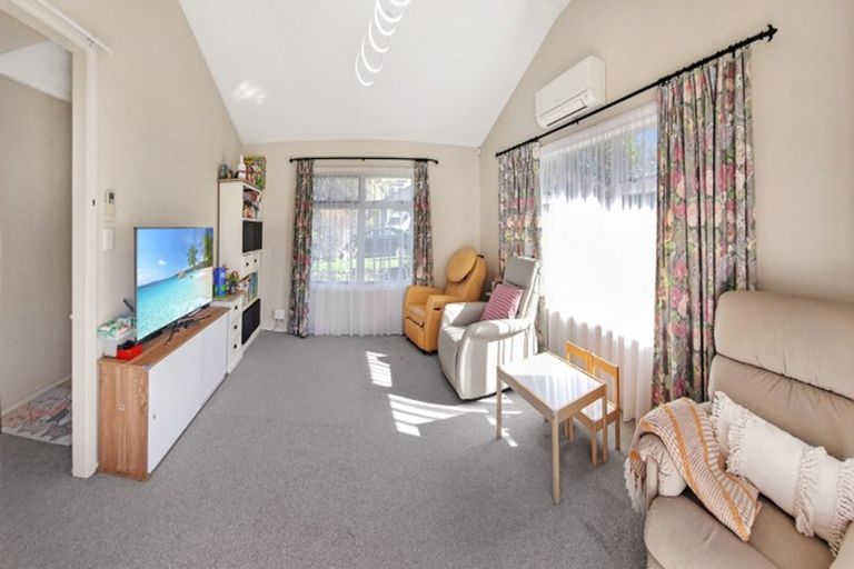Photo of property in 9 Cinnabar Place, Westgate, Auckland, 0614