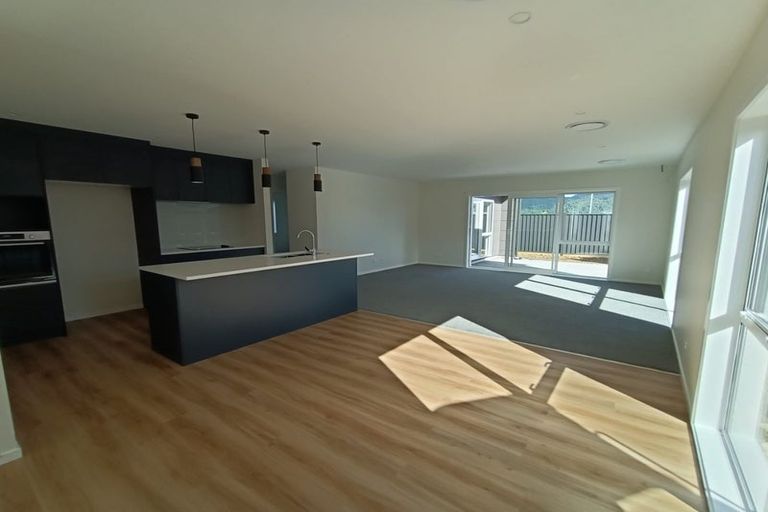 Photo of property in 28 Cynisca Crescent, Wallaceville, Upper Hutt, 5018