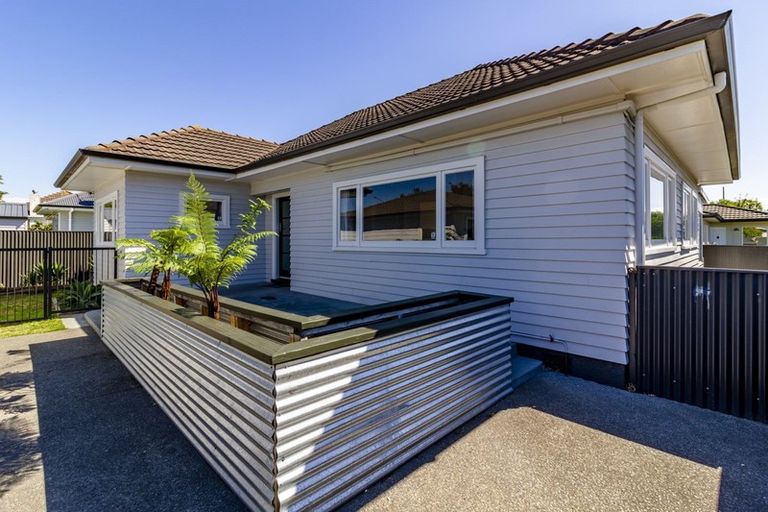 Photo of property in 19 Flanders Avenue, Onekawa, Napier, 4110