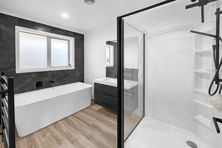 Photo of property in 74 Atlantic Drive, Fitzherbert, Palmerston North, 4410