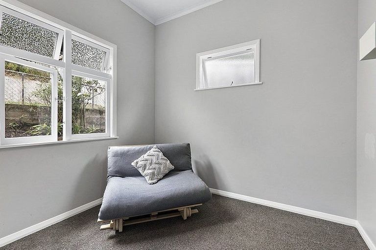 Photo of property in 94 Parkvale Road, Karori, Wellington, 6012