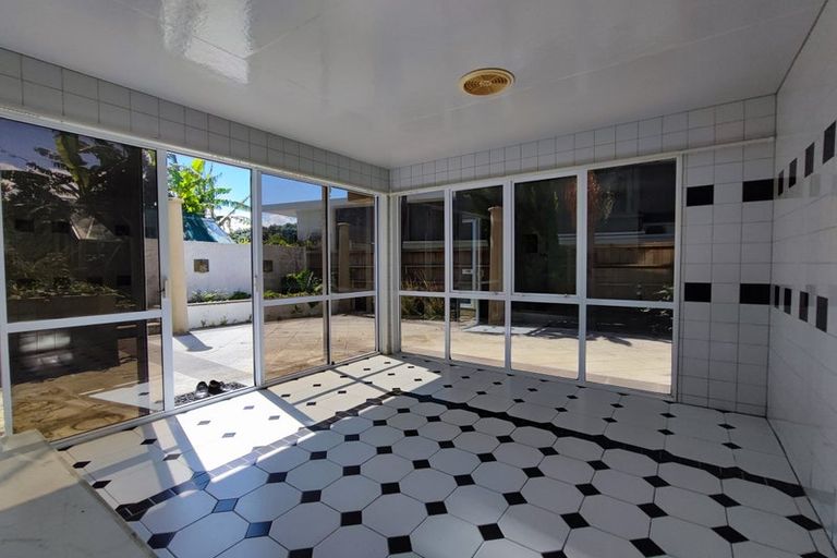 Photo of property in 1/59 Beach Road, Castor Bay, Auckland, 0620