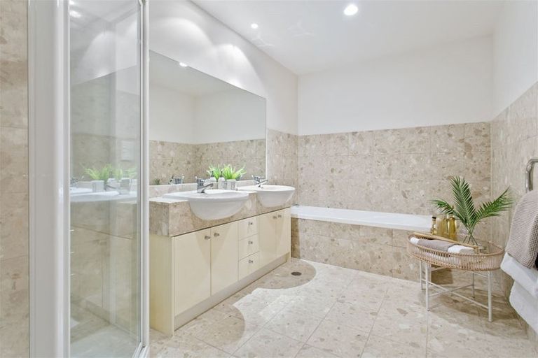 Photo of property in 3c/173 Hurstmere Road, Takapuna, Auckland, 0622