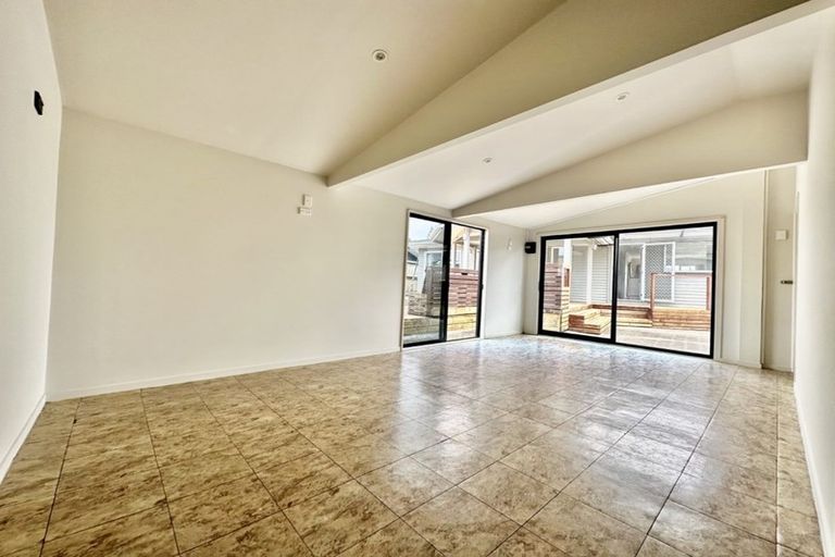 Photo of property in 54 Edgewater Drive, Pakuranga, Auckland, 2010