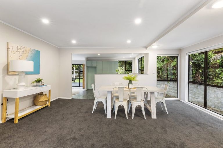 Photo of property in 15 Victory Crescent, Tawa, Wellington, 5028