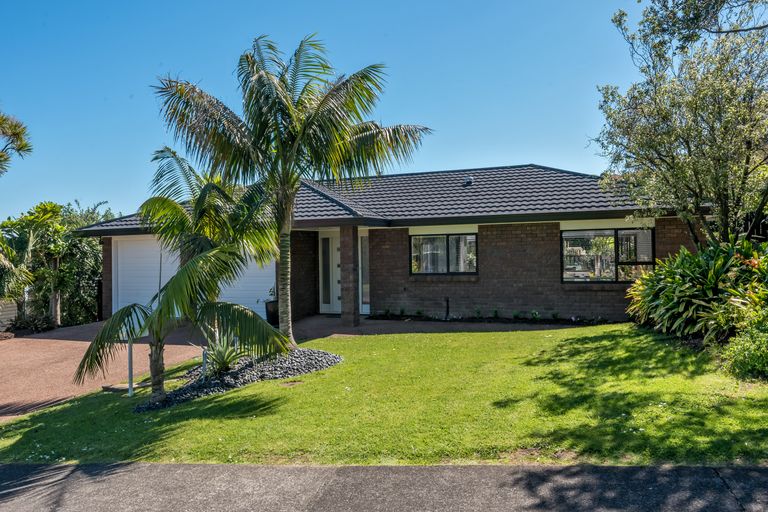 Photo of property in 12 Mark Edward Drive, Half Moon Bay, Auckland, 2012