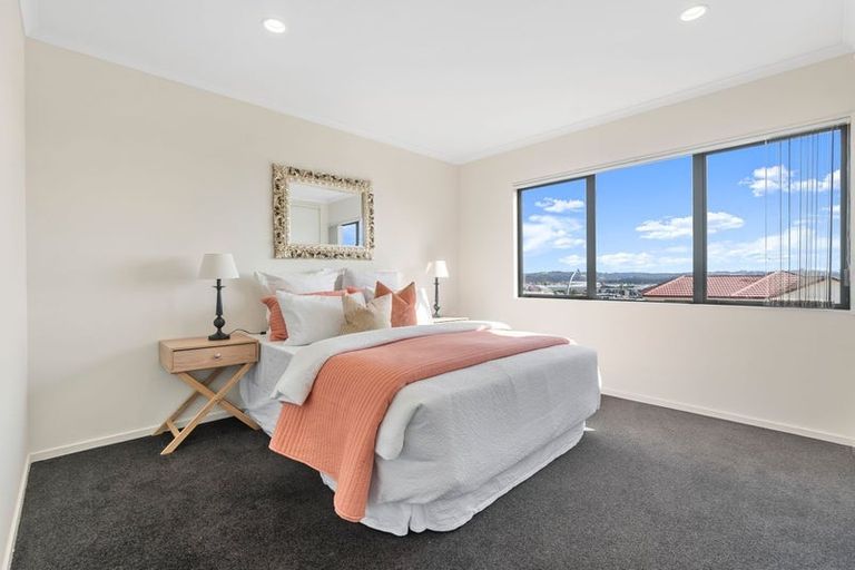 Photo of property in 1 Kittiwake Drive, Schnapper Rock, Auckland, 0632