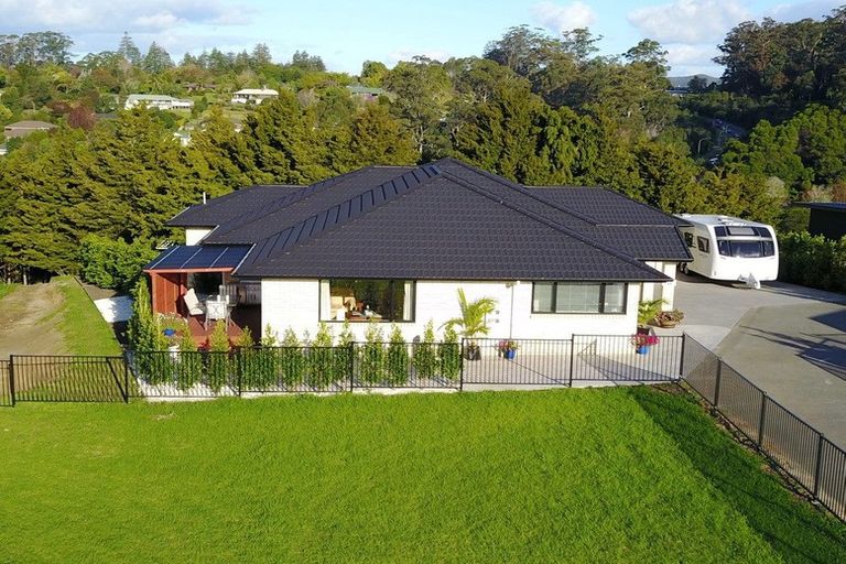 Photo of property in 33 Amsharlo Drive, Kerikeri, 0230