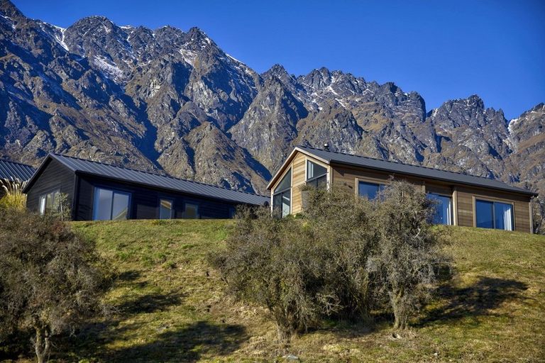 Photo of property in 7 Rabbiters Drive, Jacks Point, Queenstown, 9371