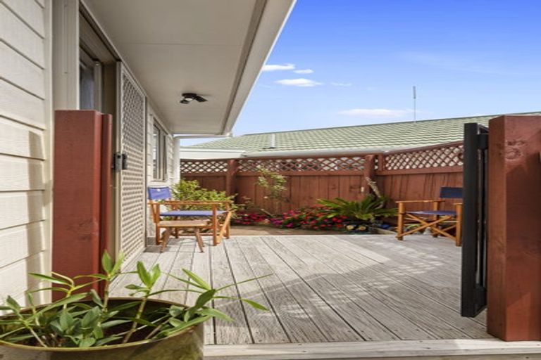 Photo of property in 3/9 Kelvin Place, Westown, New Plymouth, 4310