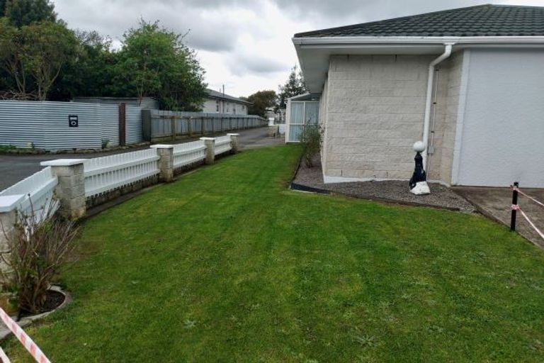 Photo of property in 2 Hill Court, Awapuni, Palmerston North, 4412