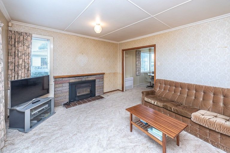Photo of property in 16 Laird Street, Castlecliff, Whanganui, 4501