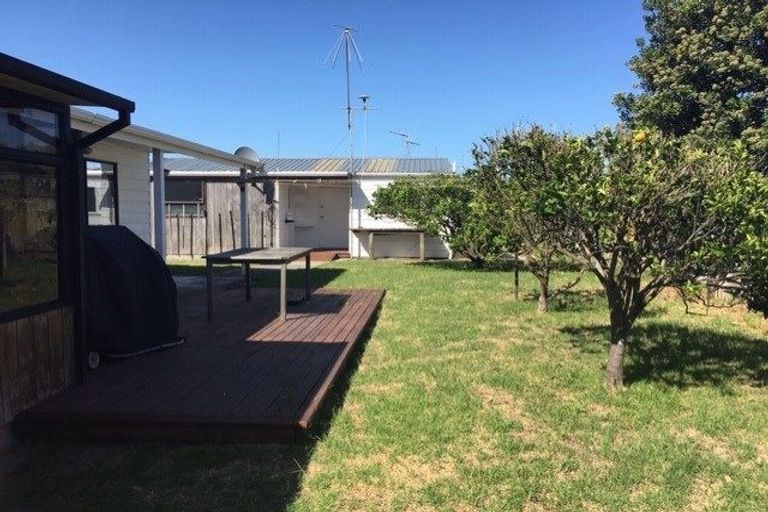 Photo of property in 2 Hewson Crescent, Otaki Beach, Otaki, 5512