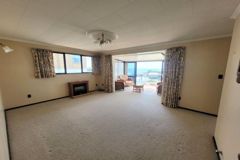 Photo of property in 10b South Road, Moturoa, New Plymouth, 4310