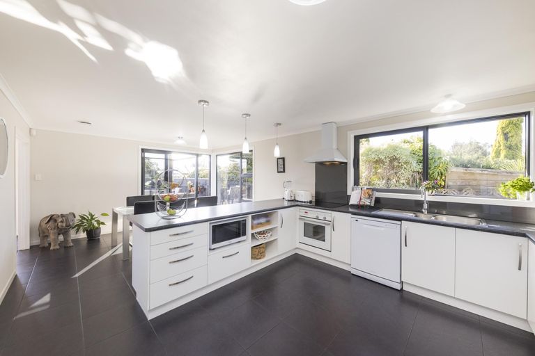Photo of property in 38 Henare Street, West End, Palmerston North, 4412