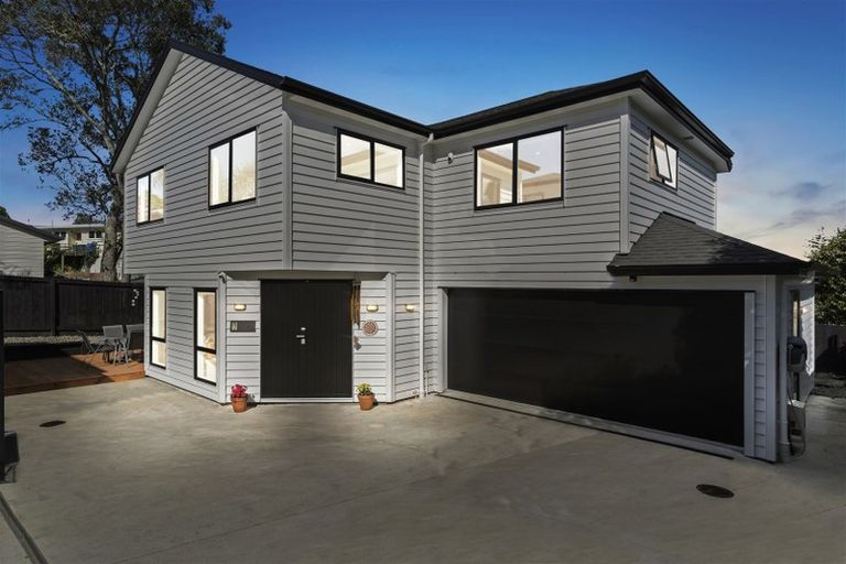 Photo of property in 7a Halcombe Place, Green Bay, Auckland, 0604