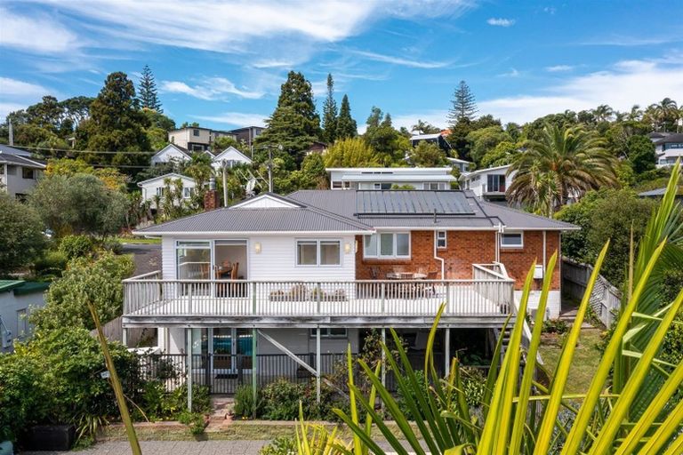 Photo of property in 43 Newhaven Terrace, Mairangi Bay, Auckland, 0630
