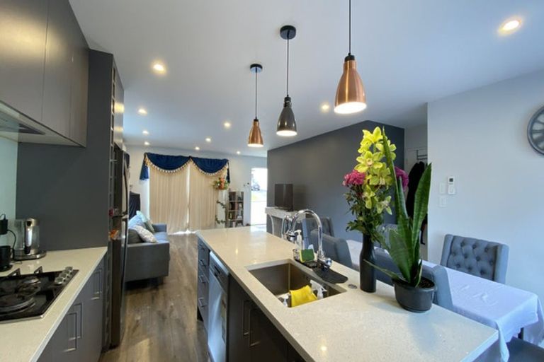 Photo of property in 28 Rakich Place, Henderson, Auckland, 0612