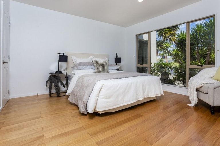 Photo of property in 78 Medallion Drive, Oteha, Auckland, 0632