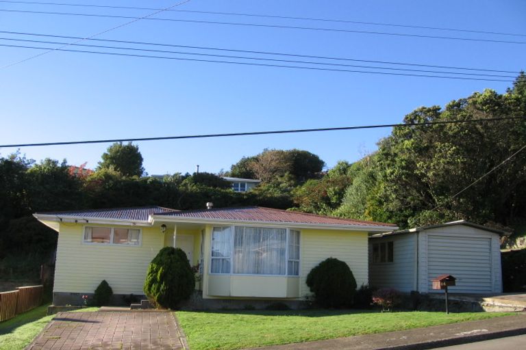 Photo of property in 84 Catherine Crescent, Paparangi, Wellington, 6037