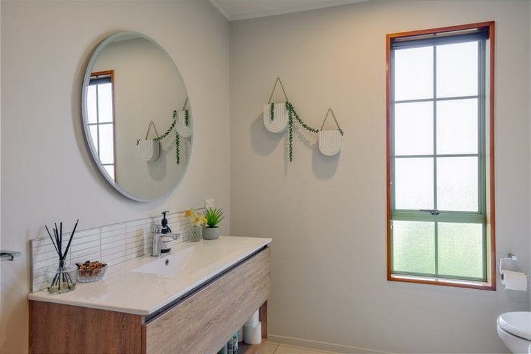 Photo of property in 16 Donald Street, Stanmore Bay, Whangaparaoa, 0932