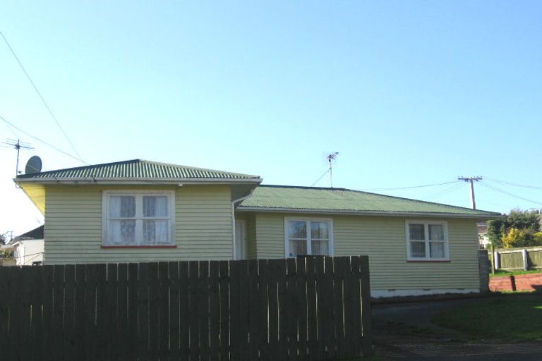 Photo of property in 7 Falcon Street, Cannons Creek, Porirua, 5024