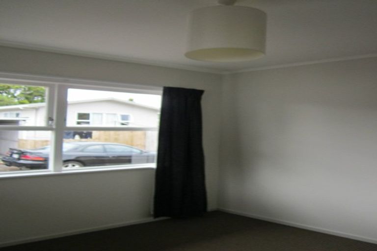 Photo of property in 40 Farquhar Road, Glendene, Auckland, 0602