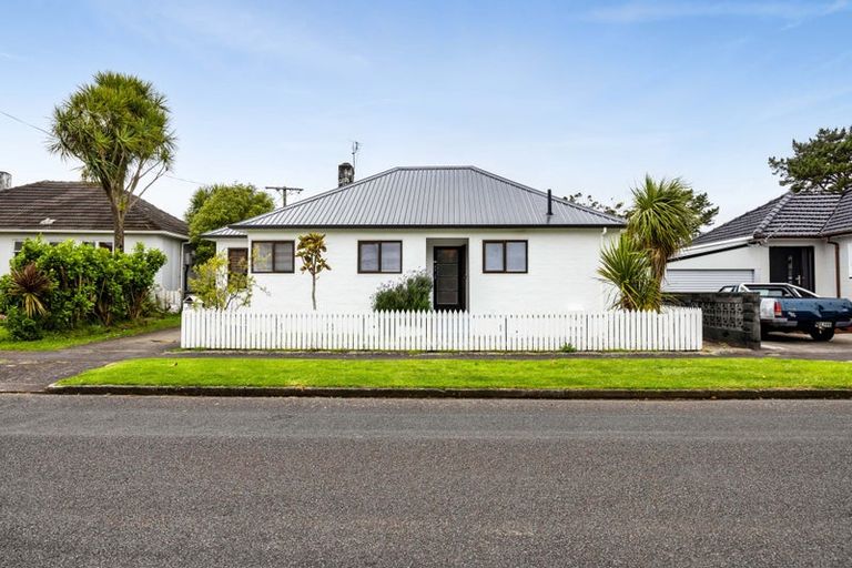 Photo of property in 15 Wrantage Street, Westown, New Plymouth, 4310