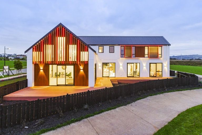 Photo of property in 28 Catalina Avenue, Rosehill, Papakura, 2113