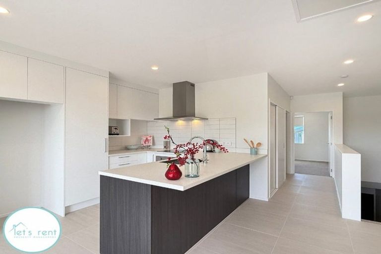 Photo of property in 2 Tara Lane, Manurewa, 2102