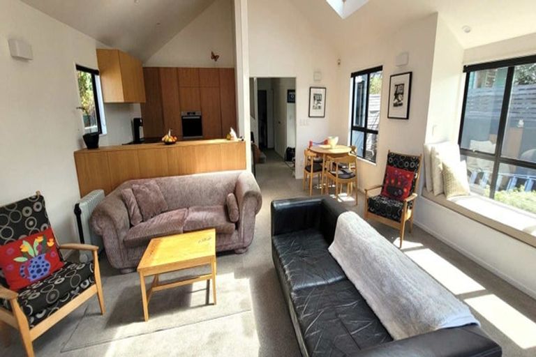 Photo of property in 287 Karaka Bay Road, Karaka Bays, Wellington, 6022