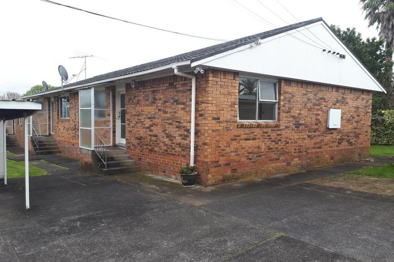 Photo of property in 1/200 Edmonton Road, Te Atatu South, Auckland, 0610