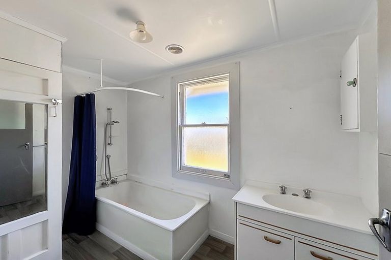 Photo of property in 18 Cornfoot Street, Castlecliff, Whanganui, 4501