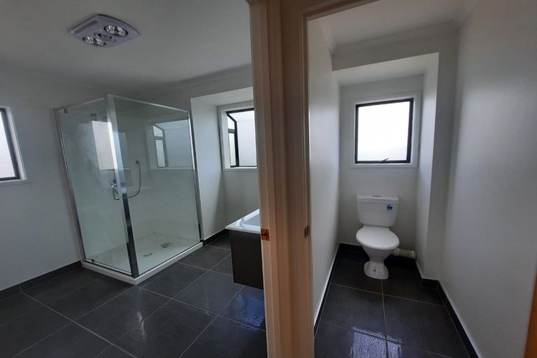 Photo of property in 32 Hadley Wood Drive, Wattle Downs, Auckland, 2103