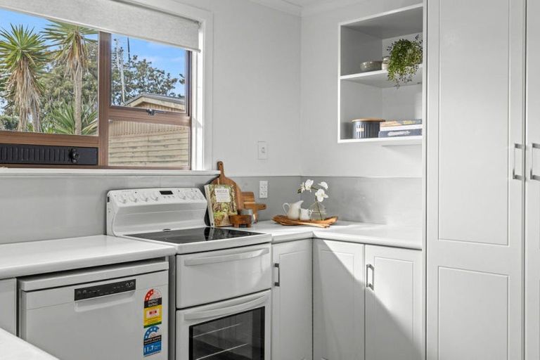 Photo of property in 6 Omori Place, Castlecliff, Whanganui, 4501