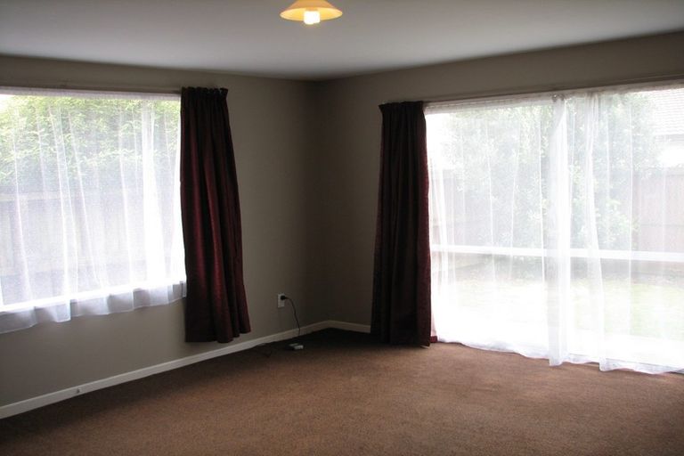 Photo of property in 8c Kruse Place, Redwood, Christchurch, 8051