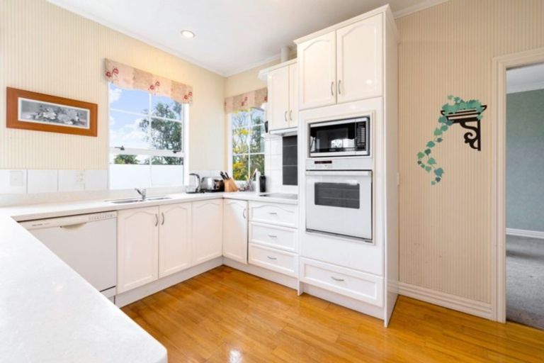 Photo of property in 14 Marguerita Place, West Harbour, Auckland, 0618