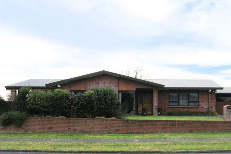 Photo of property in 12 Dallinger Street, St Andrews, Hamilton, 3200