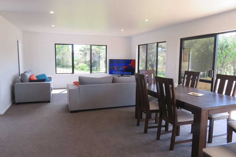 Photo of property in 19 Pohutukawa Drive, Cable Bay, 0420