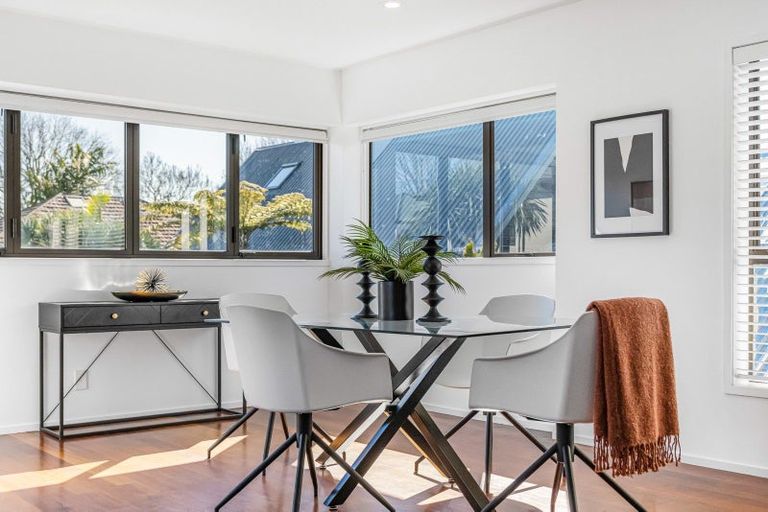 Photo of property in 55 Dignan Street, Point Chevalier, Auckland, 1022