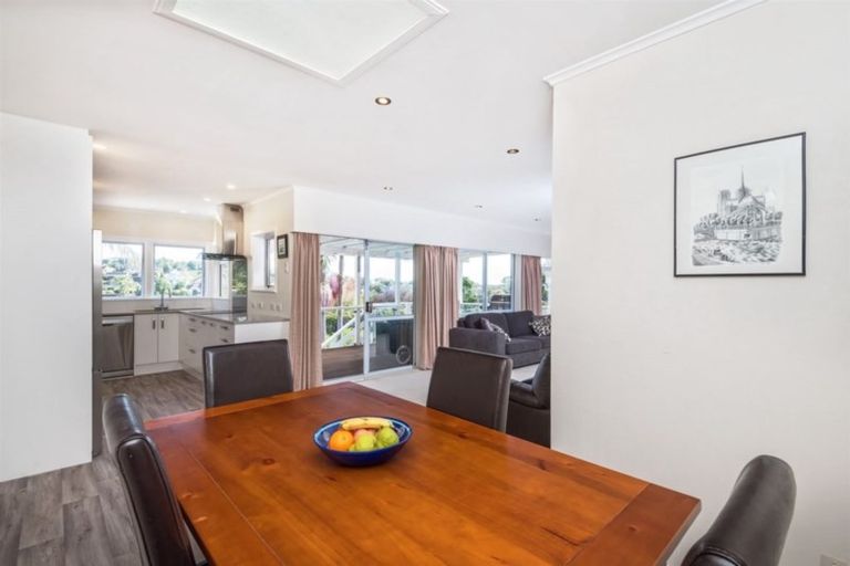 Photo of property in 33 Mayfair Crescent, Mairangi Bay, Auckland, 0630