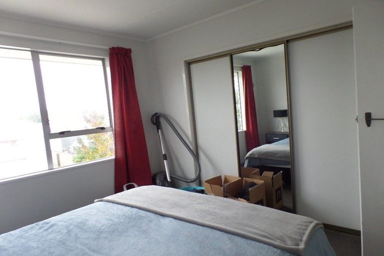 Photo of property in 17 Mckellar Place, Hornby, Christchurch, 8042