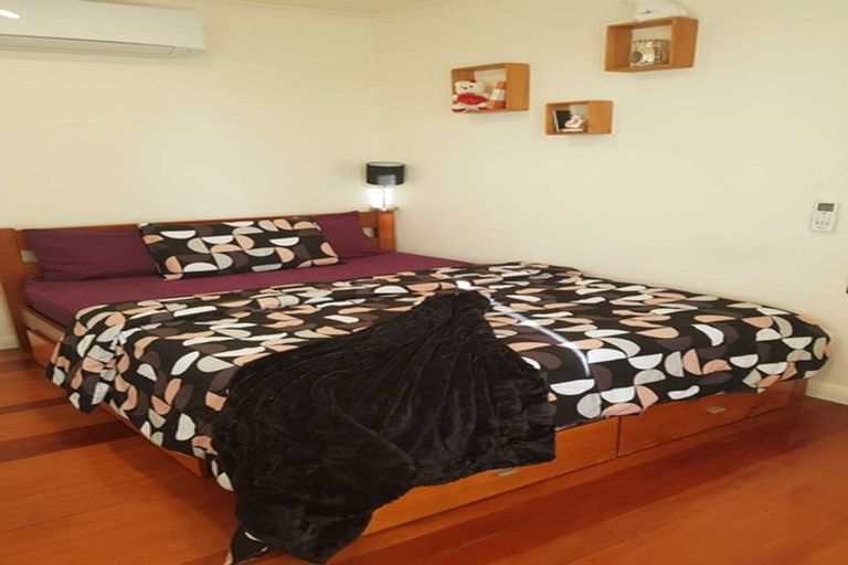 Photo of property in 30 Kamara Road, Glen Eden, Auckland, 0602