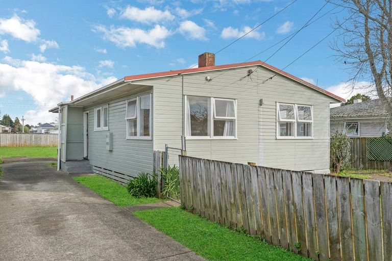 Photo of property in 76 Cambridge Terrace, Papatoetoe, Auckland, 2025
