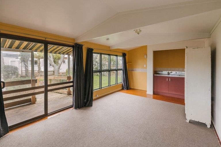 Photo of property in 21 Winston Avenue, Hokowhitu, Palmerston North, 4410