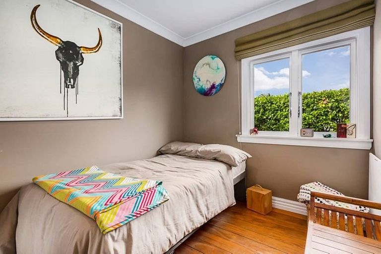 Photo of property in 62 Renown Road, Raumati South, Paraparaumu, 5032