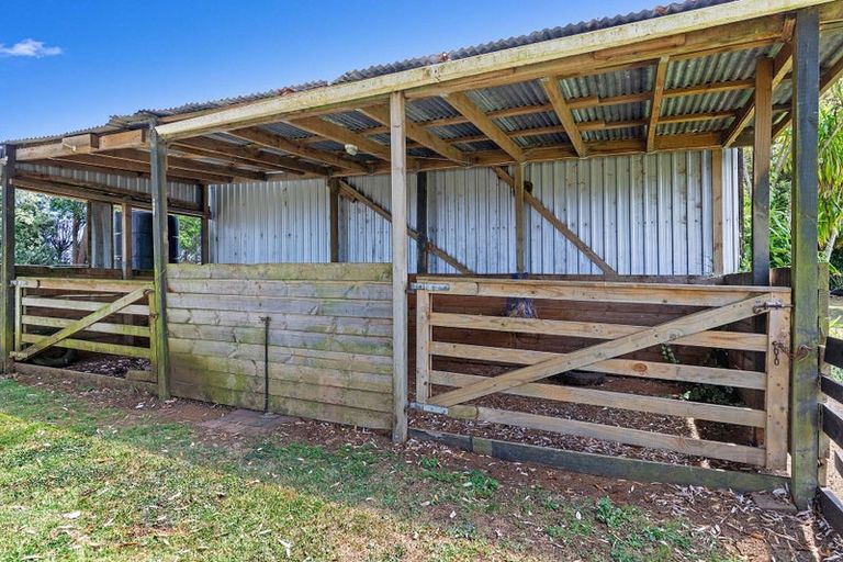 Photo of property in 37 Whiriwhiri Road, Waiuku, 2682
