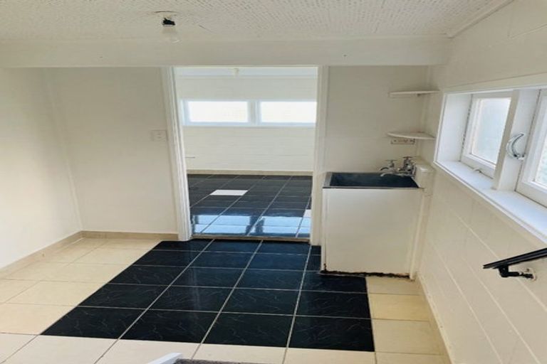 Photo of property in 1 Beldon Place, Pakuranga Heights, Auckland, 2010